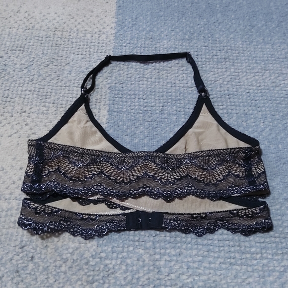 Madalynne x Out From Under Lace Crisscross Halter Bralette Bra NWOT - Picture 6 of 13